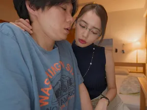 [Skinny Man Tanhua] Thần tán gái xinh, Nữ sinh viên xuất sắc đeo kính, Cận cảnh âm hộ ướt át, Cơ thể cô gái lăn tròn và bị đâm mạnh!