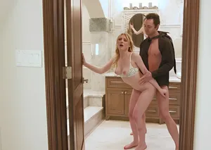 Vợ tôi không có nhà, tôi dụ dỗ bảo mẫu ở nhà, anh chàng thích phụ nữ lớn tuổi, tóc bà già toàn là bạc trắng