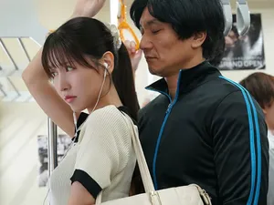 Em nhân viên bất động sản chuyên gạ tình khách hàng giàu có dù bà xã anh cạnh bên