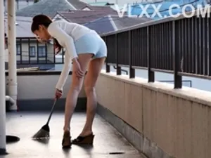 Đụ bím nữ sếp xinh đẹp trong bộ đồ hầu gái